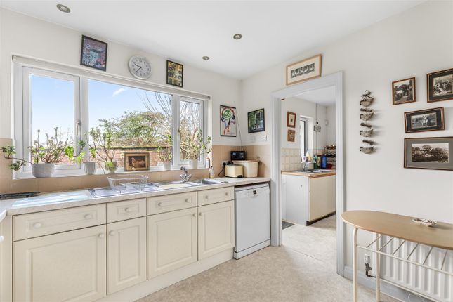 8, Hebers Grove, Ilkley photo 4