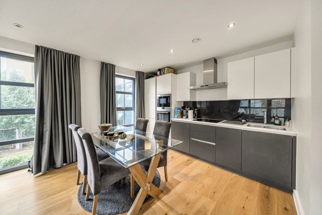 Flat 27, Alwen Court, 6, Pages Walk, London photo 4