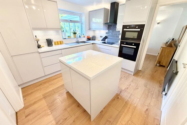59, Mayflower Drive, Brierley Hill photo 4