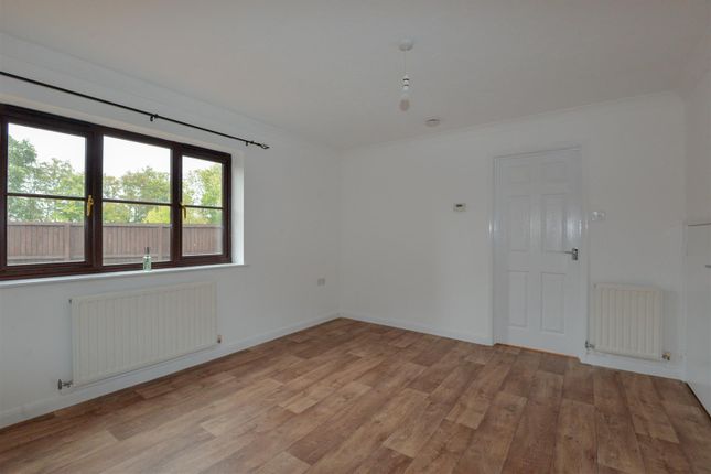 Gooch Close, Bridgwater photo 3