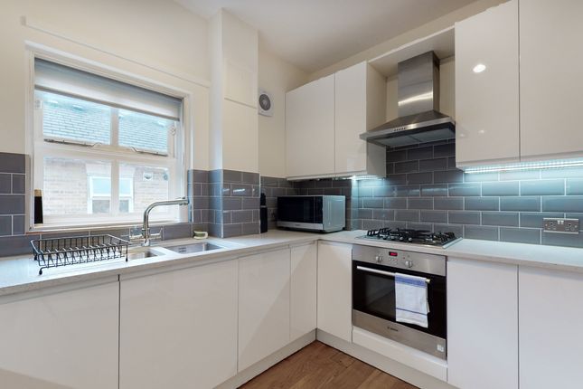 Flat to rent in Archway Road, London