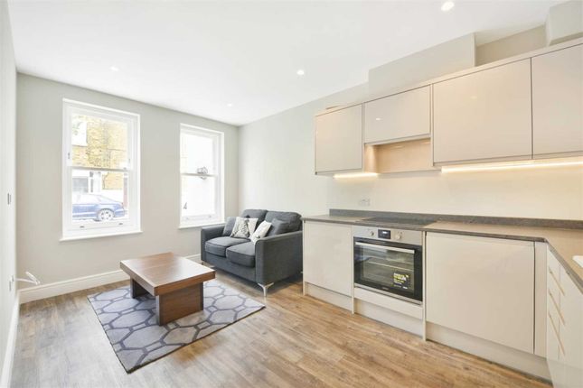 Flat for sale in Waterlow Road, Archway