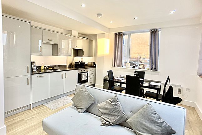 Flat 11, **WALKING DISTANCE TO THE TRAIN STATION**Dane Street, Bedford photo 2