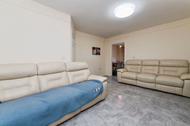 2, Somerville Crescent, Exeter photo 3
