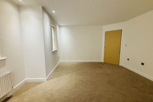 Flat, Larkspur Court, Liverpool photo 4
