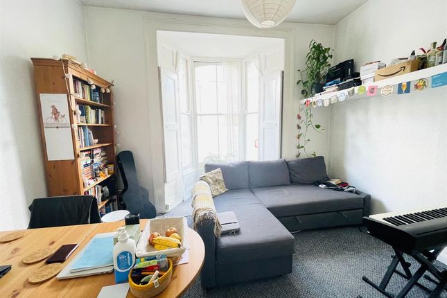 Flat 2, 45 Nevill Road, London photo 4