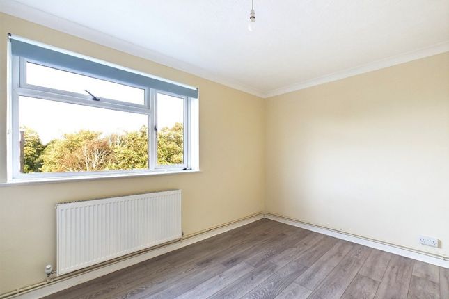Flat to rent in Richmond Road, Worthing