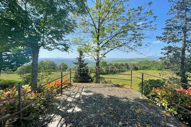 Villa for sale in Radicofani, Siena, Tuscany