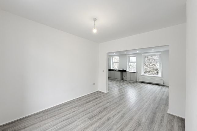 8, Egerton Street, Mossley photo 3