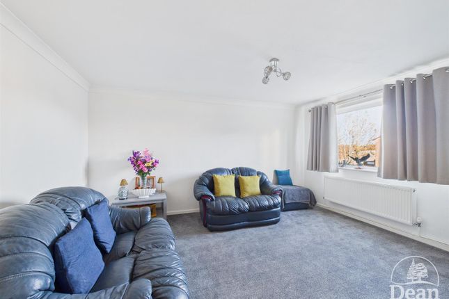 78, York Road, Cinderford photo 3