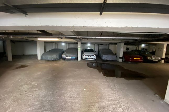 Parking/garage for sale in Abney Gardens, London