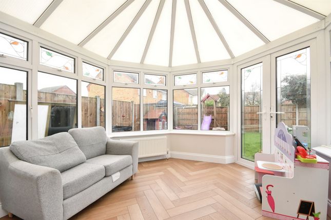 7, Cranfield Park Road, Wickford photo 4