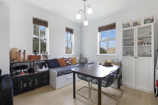 Flat 5, 56, Lullingstone Lane, London photo 4