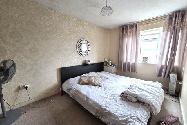 3, Renfrew Close, London photo 5