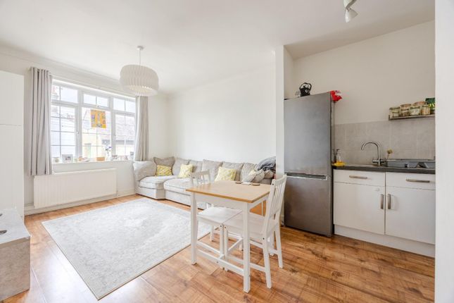 Flat 4, 109, Pall Mall, Leigh-On-Sea photo 2