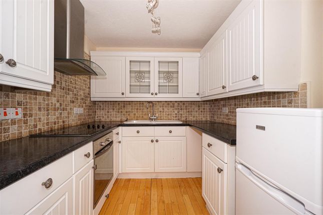 Flat 9 The Moorings, 71, The Bourne, Hastings photo 3