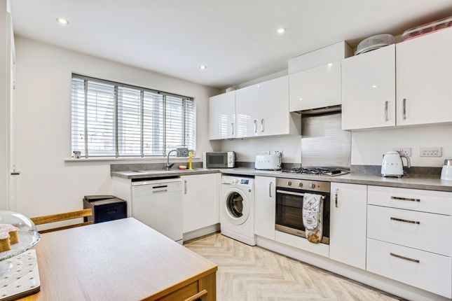 12, Bobbin Way, WAKEFIELD photo 4
