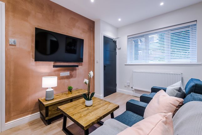 12, Capricorn Way, Salford photo 4