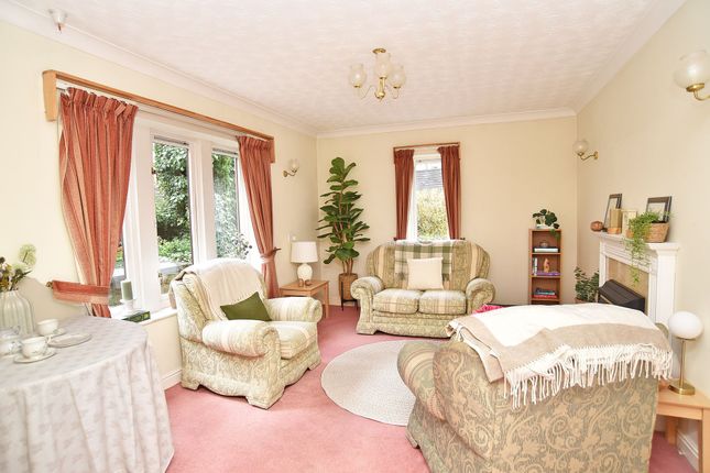 8 Oak Tree Lodge Harlow Manor Park, Harrogate photo 2