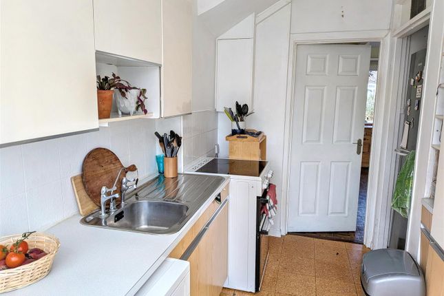 6, Grove Park, Chichester photo 4