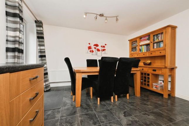 4, Plaxton Way, Ware photo 4