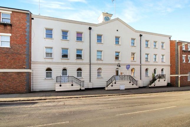 Thumbnail Flat for sale in Birchett Road, Aldershot, Hampshire