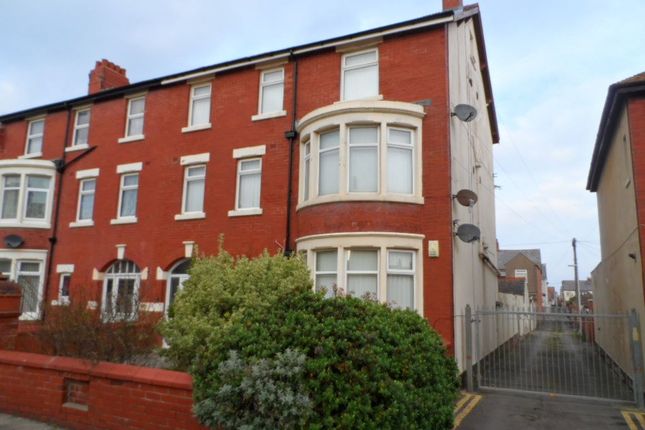 Flat to rent in Knowle Avenue, Blackpool