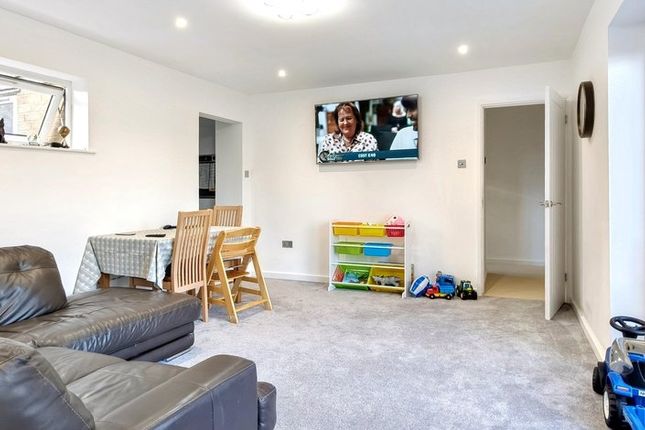 5, Glenda Close, Norwich photo 2