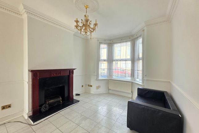 11, Shakespeare Road, Greater London photo 4