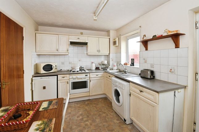 25, Taylor Close, Boston photo 2