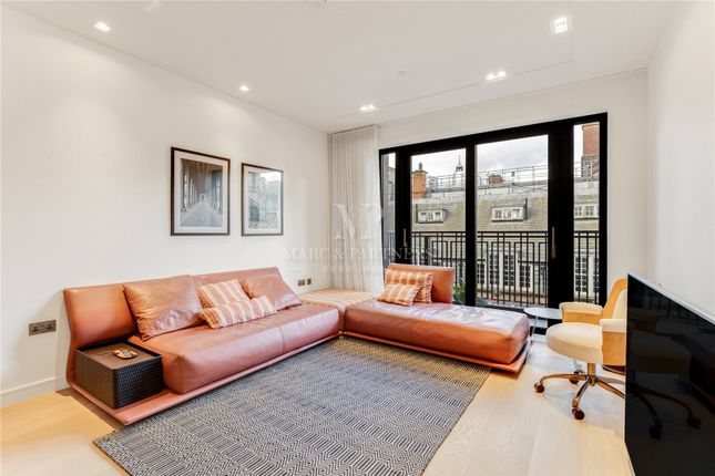 Flat to rent in Lincoln Square, 18 Portugal Street, London