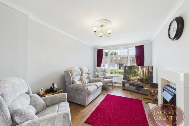 3, Swann Dale Close, Daventry photo 4