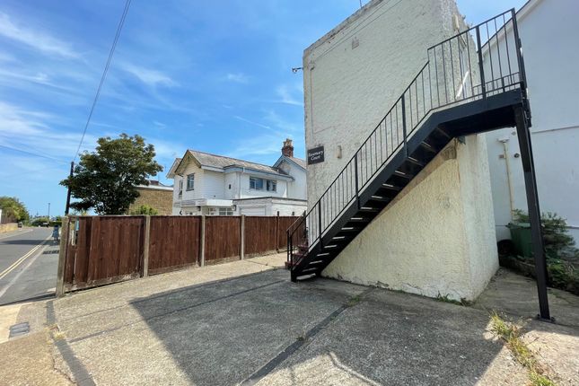 2-bed flat on Rosemary C, Shanklin, £800/mo