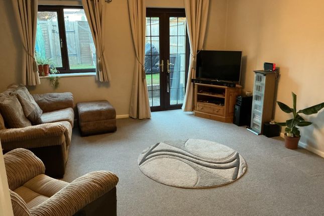 14, Roseberry Close, Verwood photo 2