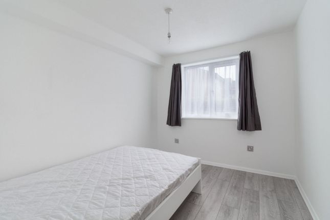 Duplex for sale in Linwood Crescent, Enfield