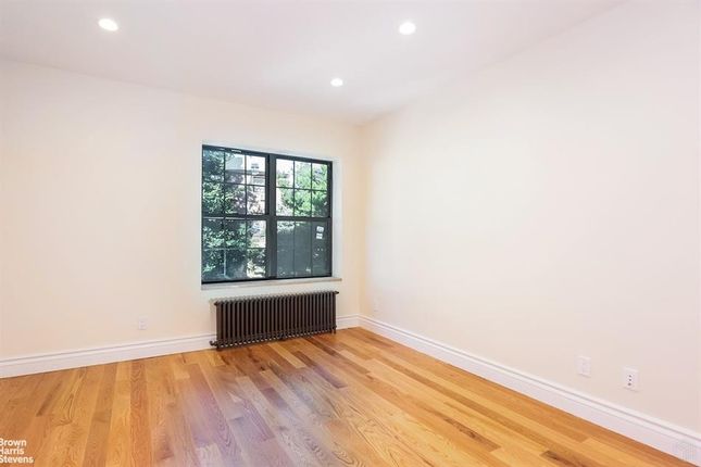 Property for sale in 211 W 252nd St, Bronx, Ny 10471, Usa