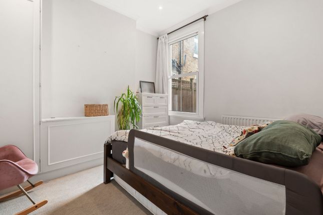 Ground Floor Flat, 36, Hazelbourne Road, London photo 3