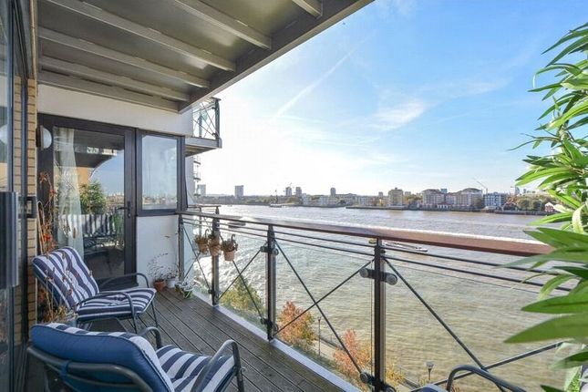 Thumbnail Flat to rent in Ocean Wharf, 60 Westferry Road, Canary Wharf, London