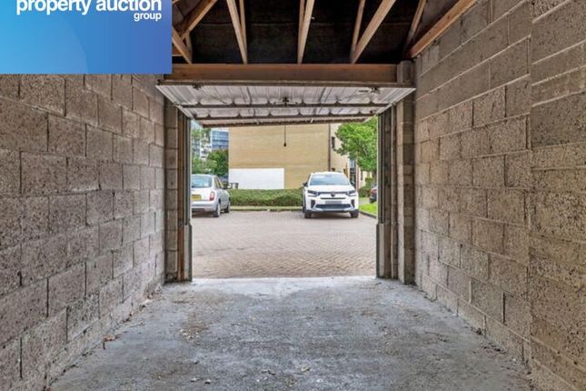 Garage (Right) At, Mavisbank Gardens, Glasgow photo 5