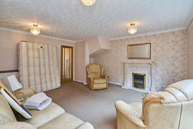 8, Kingham Close, Dudley photo 3