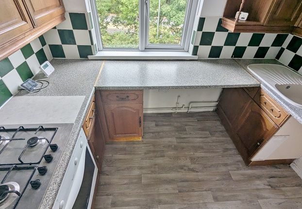 88, Lake View Close, Porthcawl photo 2