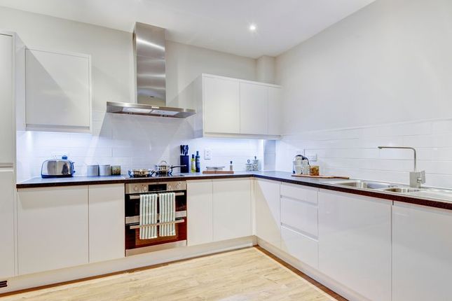 44J Umber House, Lismore Boulevard, London photo 3