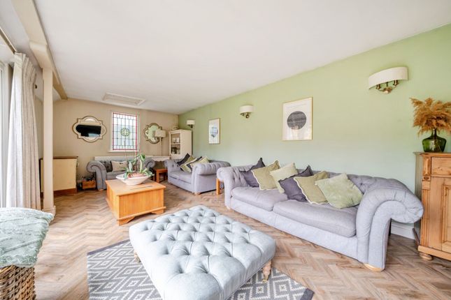 116 High Street, Harrold photo 2