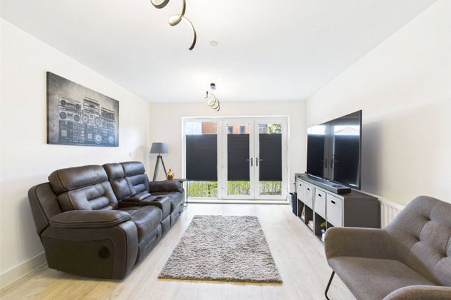 Flat 4, 2, Hobbs Way, Gloucestershire photo 3