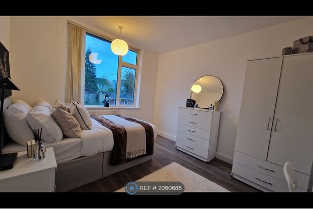 Room to rent in Biscot Road, Luton