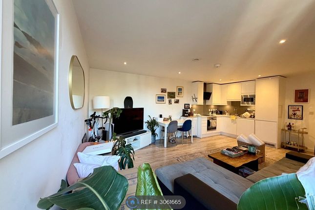 Flat, Satchwell Road, London photo 3