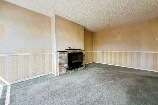 16, Lea Mount Drive, Bury photo 2