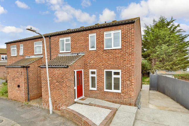 15, Alder Close, Sheerness photo 2