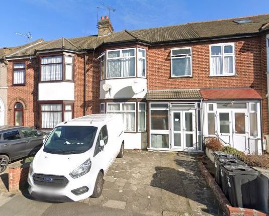 Terraced house to rent in Cambridge Road, Seven Kings, Ilford