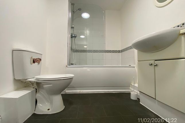 11 Headington Place, Slough photo 4